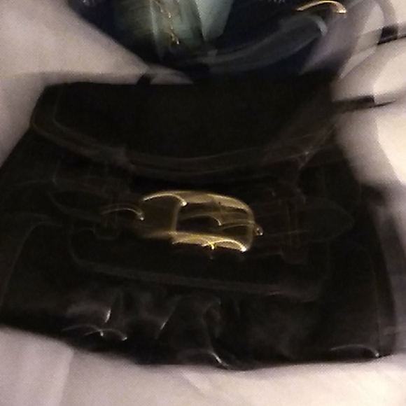 Black shiny handbag. Very Pretty - Picture 3 of 3